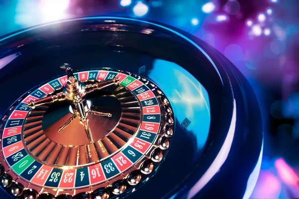 kim toto platform interface showing sportsbook, live dealers, slots, and esports markets