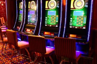 Free-spin bonus feature in Buffalo King showing expanded wild symbols and multiplier tiles on kim toto